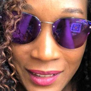 MICHAEL KORS  POLORIZED SUNGLASSES.